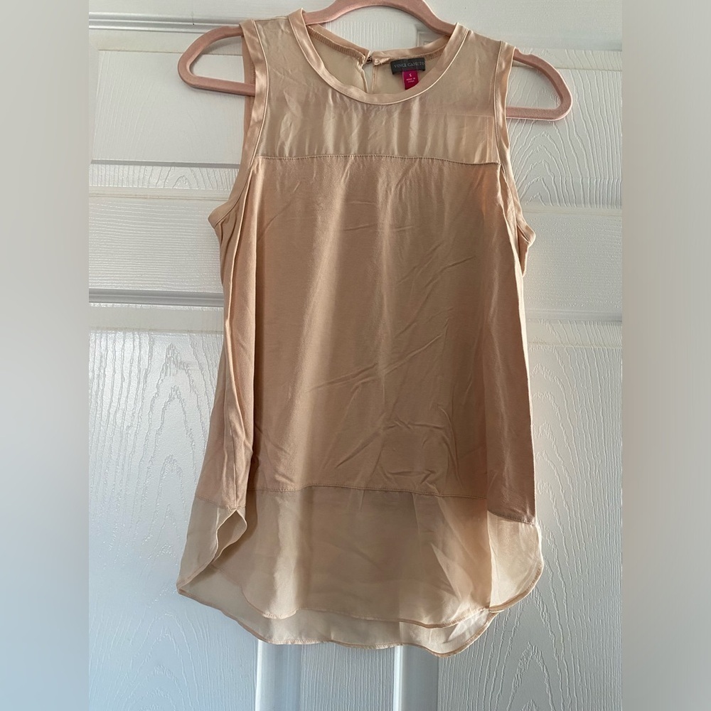 Vince Camuto Scoop Neck Sleeveless Flowy Comfy Blouse Size Small Peach Color